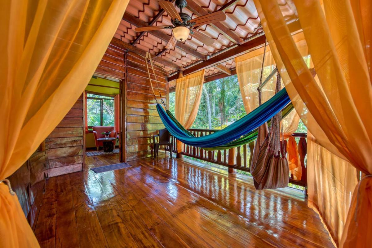Caribe Town Bungalows Puerto Viejo de Talamanca Esterno foto