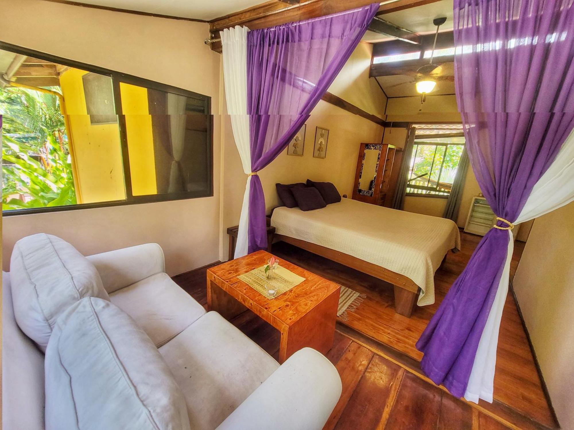Caribe Town Bungalows Puerto Viejo de Talamanca Esterno foto