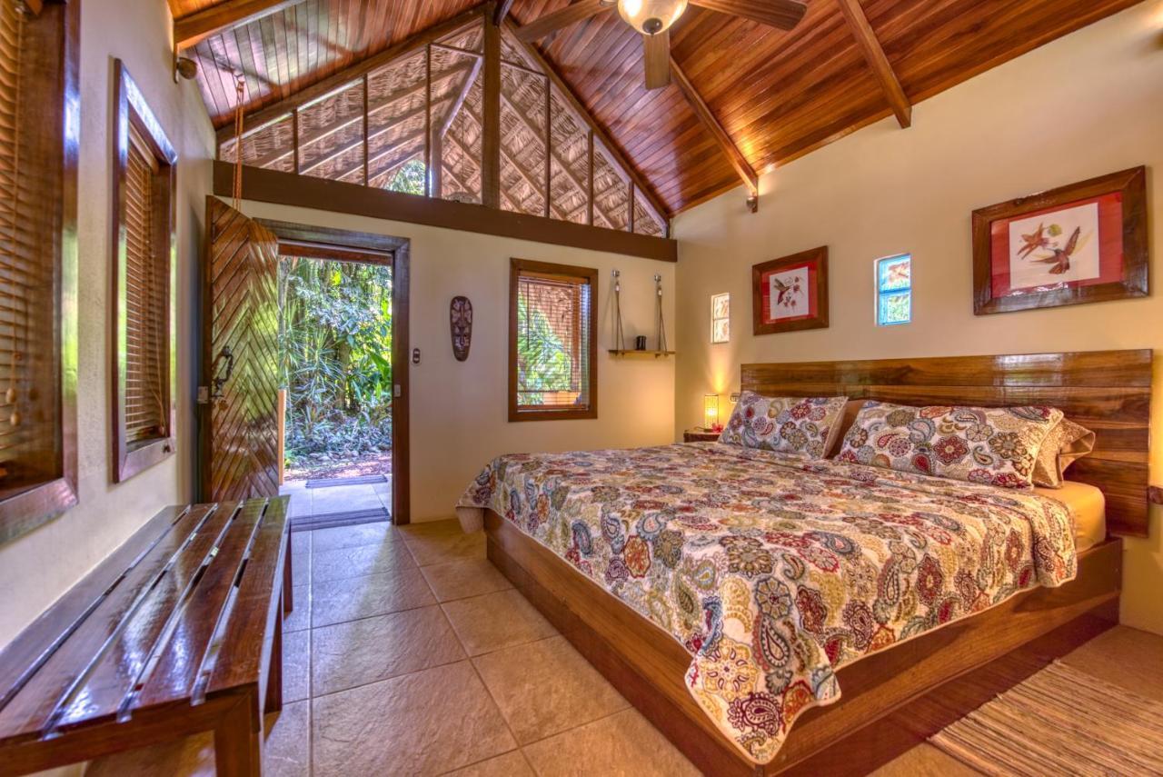 Caribe Town Bungalows Puerto Viejo de Talamanca Esterno foto